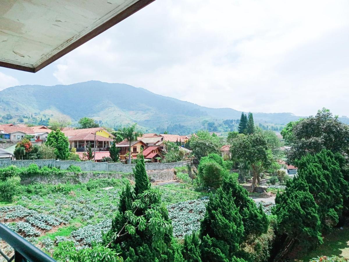 Sewa Villa Bukit Danau Puncak Ciloto Cinengangirang Exterior photo